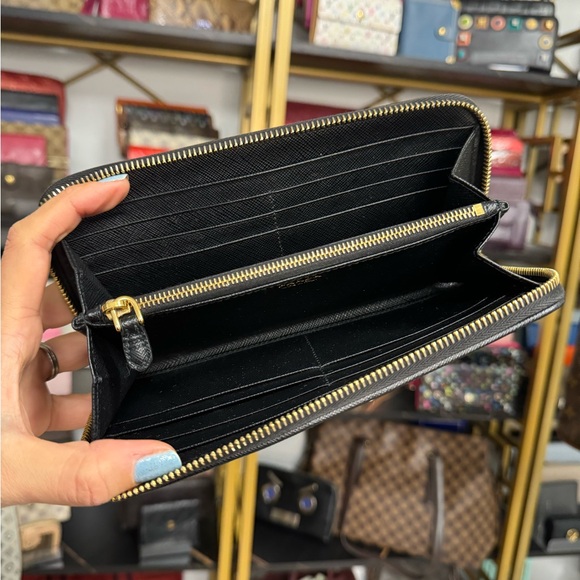 14448 Prada Tessuto nylon Zip around wallet with leather interior and trim - Picture 5 of 6